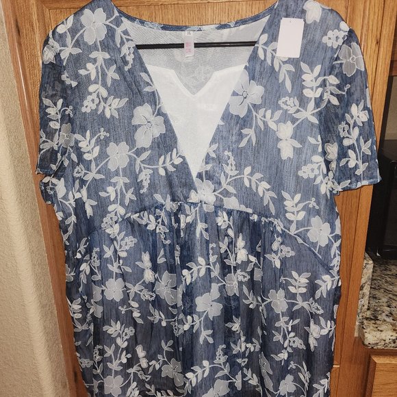 Blue Blouse with White Flower Print. 3X.  NWT - Picture 1 of 2